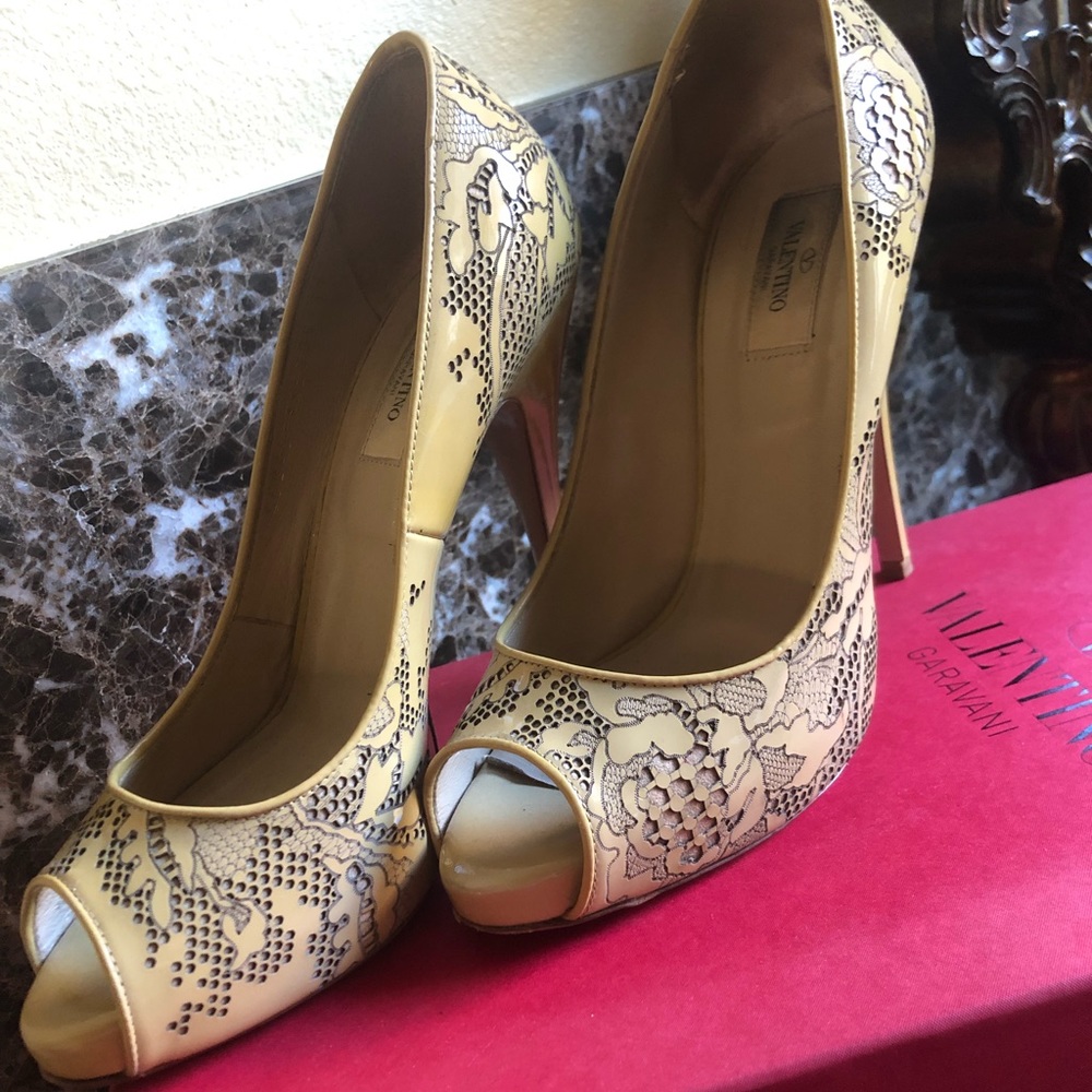 Valentino Nude Pump